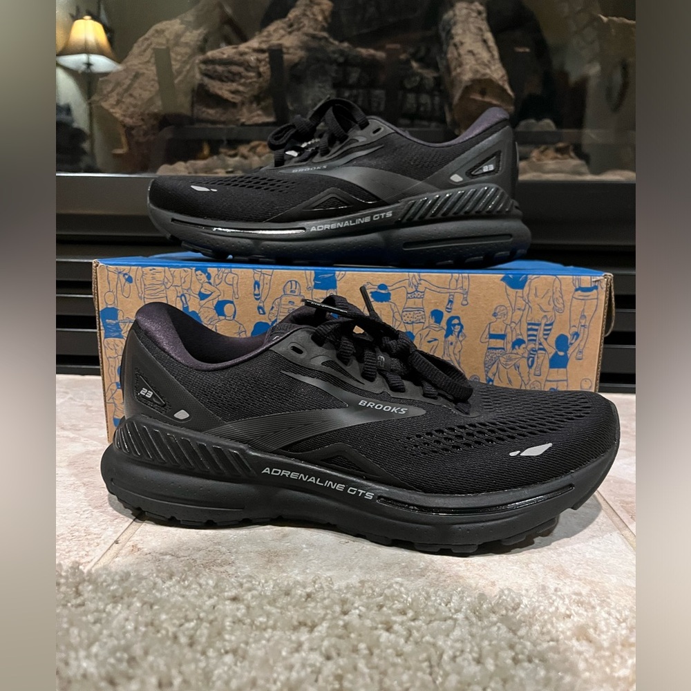 Brooks Adrenaline GTS 23 Women's Running. Brand New All Black Size 6
